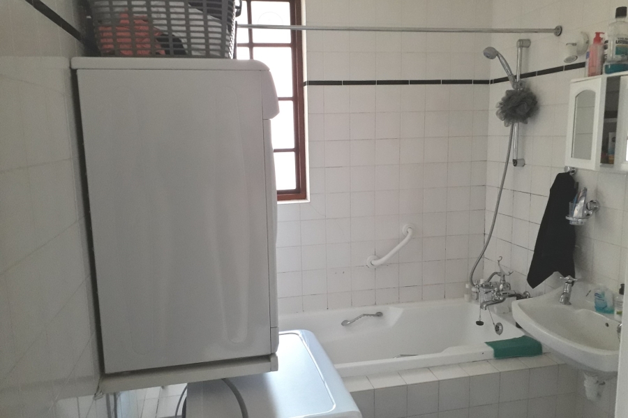 To Let 1 Bedroom Property for Rent in Sea Point Western Cape